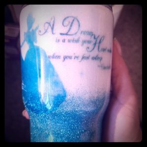 Cinderella glitter tumbler w/lid